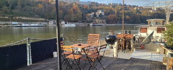 Bateau pour 4 personnes, avec vue et terrasse dans Rhône