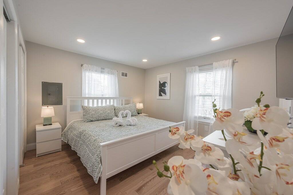 Ganze Wohnung, Sunny Downtown 2Br w/ Parking in Princeton Township, Mercer County