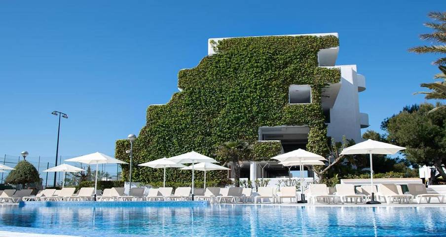 Apartahotel para 4 personas, con Balcón y Terraza además de Jardín y Piscina en Cala d'Or