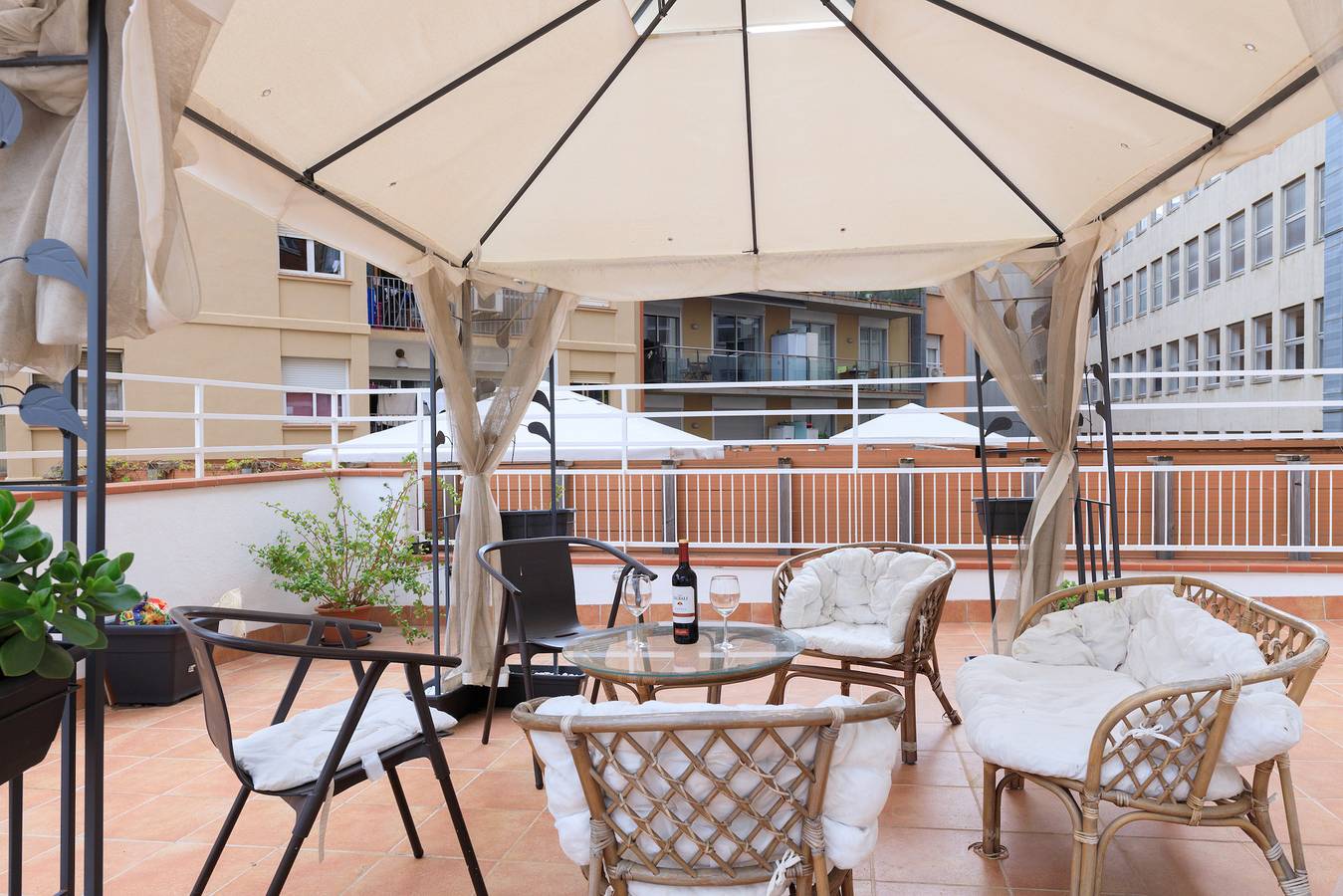 Ganze Wohnung, Private terrace, 3 bedrooms, Eixample in Barcelona Zentrum, Barcelona