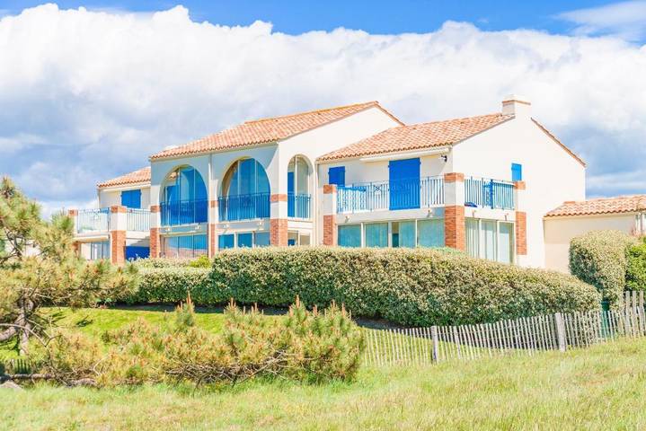 Appart’hôtel pour 4 personnes, avec jardin ainsi que terrasse et piscine, animaux acceptés