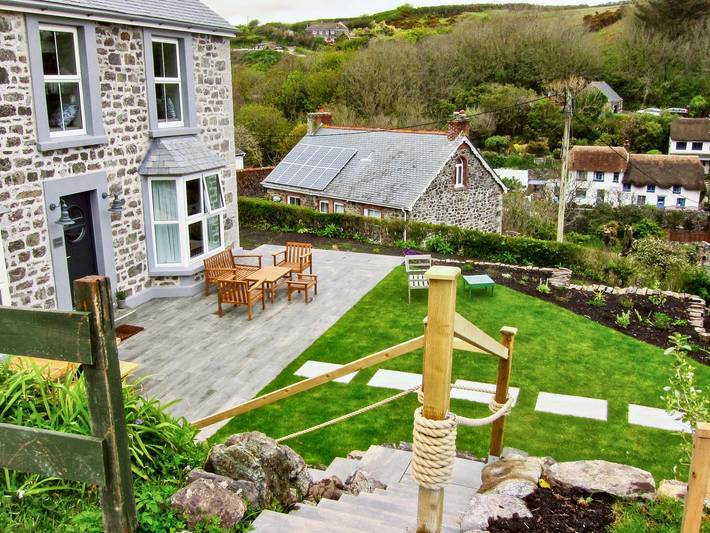 Cottage for 10 people, with Hot tub and Garden in Kynance Cove