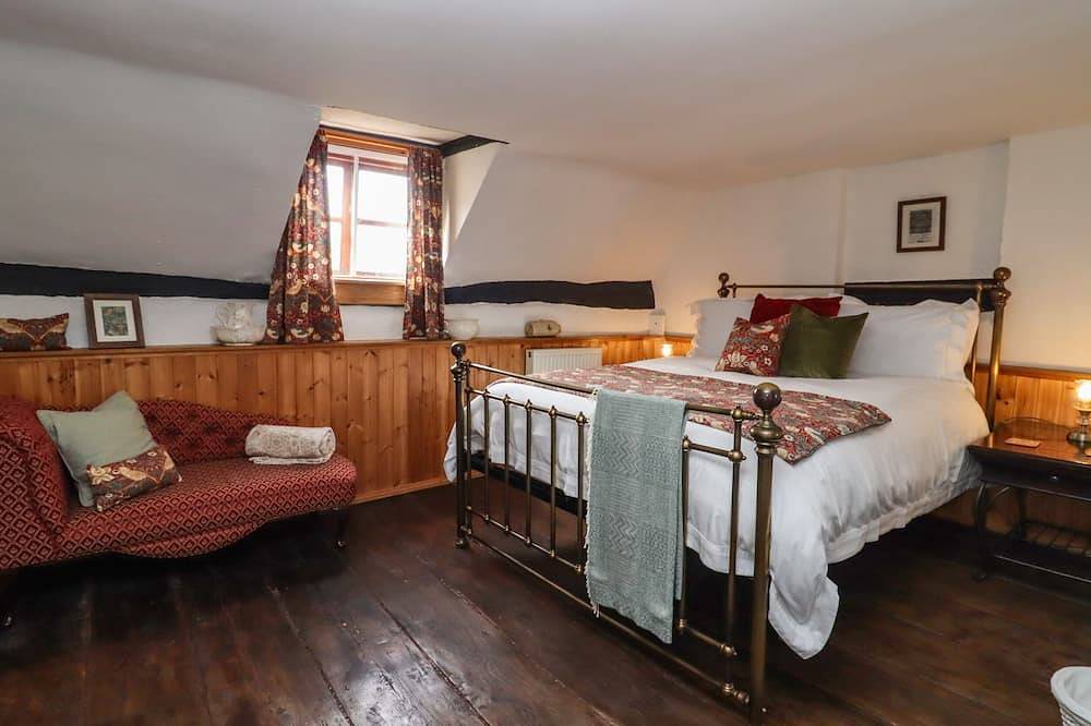 Runnymede, pet friendly, character holiday cottage in Tewkesbury in Tewkesbury, Gloucestershire