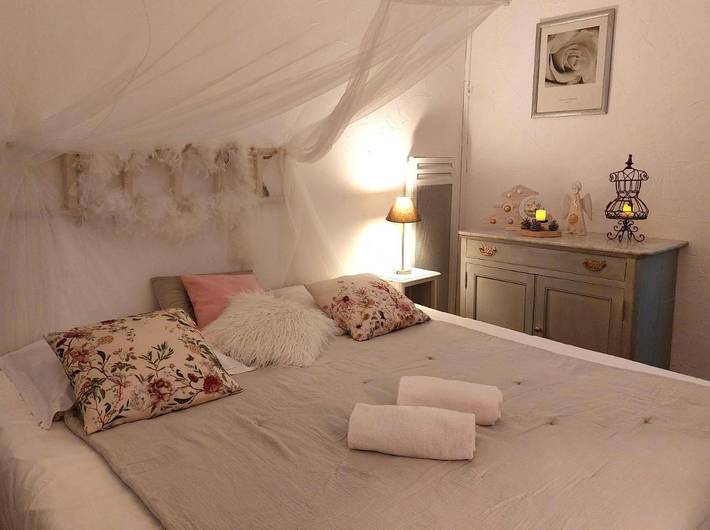 Location de vacances pour 2 personnes, avec vue ainsi que jardin et terrasse, animaux acceptés à Bouyon - 2