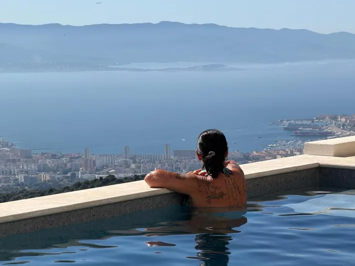 Casa de huéspuedes para 2 personas, con piscina y jardín además de terraza y jacuzzi - 1