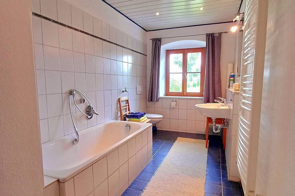 Ganze Wohnung, Ferienwohnung 65qm für max. 4 Personen in Breitbrunn am Chiemsee, Chiemsee