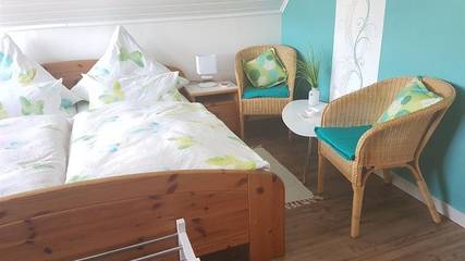 Ferienwohnung für 2 Personen, mit Garten, kinderfreundlich in Rhens