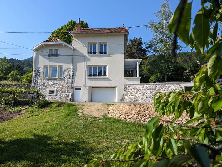 Maison rénovée avec piscine, parc arboré et proche de la gare à Chamalières-sur-Loire in Chamalières-sur-Loire, Haute-Loire