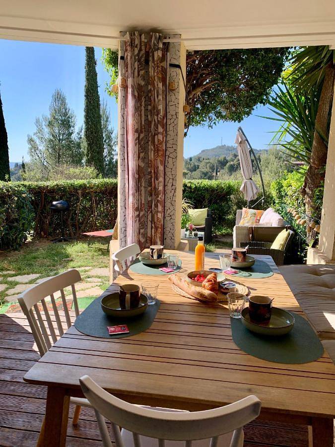 Gîte pour 4 personnes, avec piscine et jardin ainsi que vue et bassin pour enfant, animaux acceptés dans Golf De Cap Esterel - 3