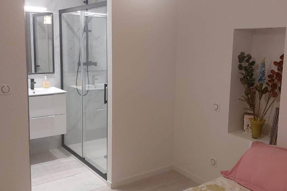 Entire apartment, Appartement T2 de 40m2, Rénové au Cœur de la Ville Médiévale des Arcs Surargens in Les Arcs (Var), Draguignan region