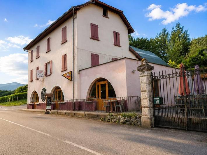 Chambre d’hôte pour 4 personnes, avec Terrasse à Lépin-le-Lac