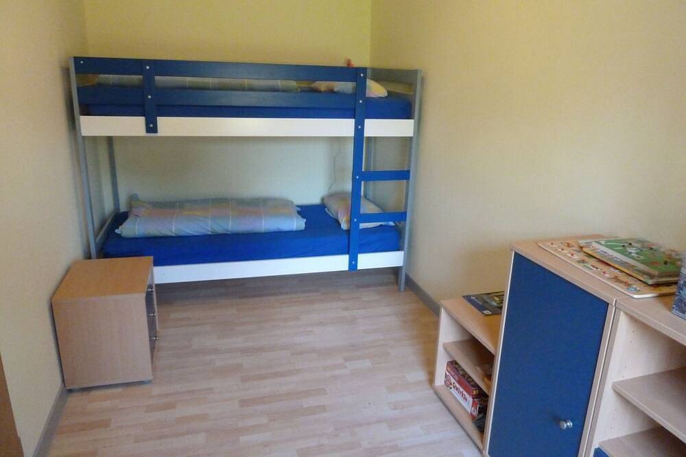 Ganze Wohnung, Family apartment directly at the playground with terrace in Godendorf, Mecklenburg-Strelitz