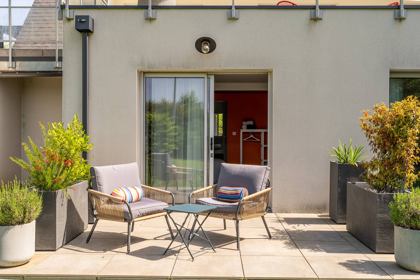 Bed and Breakfast 'Kerwall - Chambre Double' with Shared Pool, Private Terrace and Wi-Fi in Malville, Loire Valley