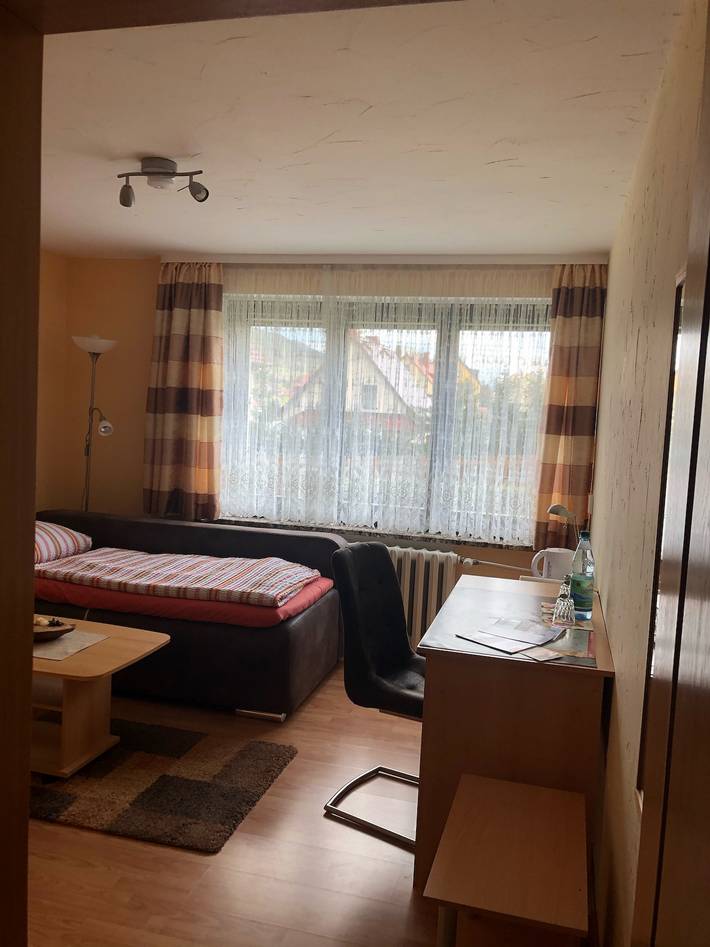 Ganze Ferienwohnung, Gästezimmer Rogge - Einzelzimmer mit sep. Etagen-Du/Wc in Wenigenjena, Jena