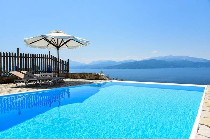 Neue Villa! Atemberaubender Meerblick, Swimmingpool, Strandnähe, Einzigartige Lage in Fokida
