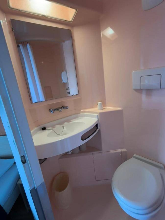 Triple Room (1 Double Bed + 1 Bunk Bed) in Fontenay-Trésigny, Seine-et-Marne