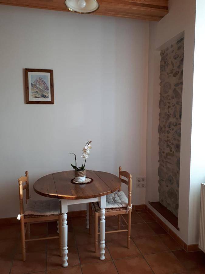 Appartement entier, Bel appartement rénové dans maison bigourdane in Pouzac, Hautes-Pyrénées