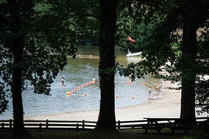 Location de vacances pour 6 personnes, avec vue ainsi que terrasse et vue sur le lac, animaux acceptés à Angoisse (Dordogne) - 2