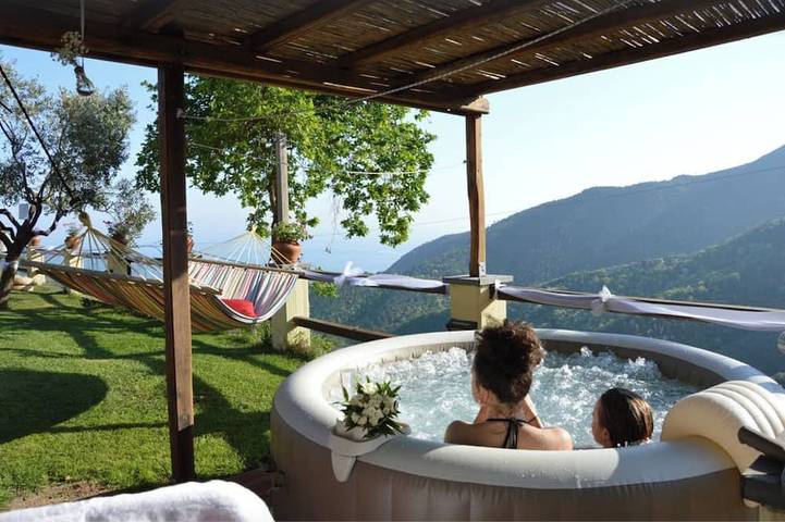 Ferienhaus für 8 Personen, mit Whirlpool und Garten sowie Terrasse, mit Haustier