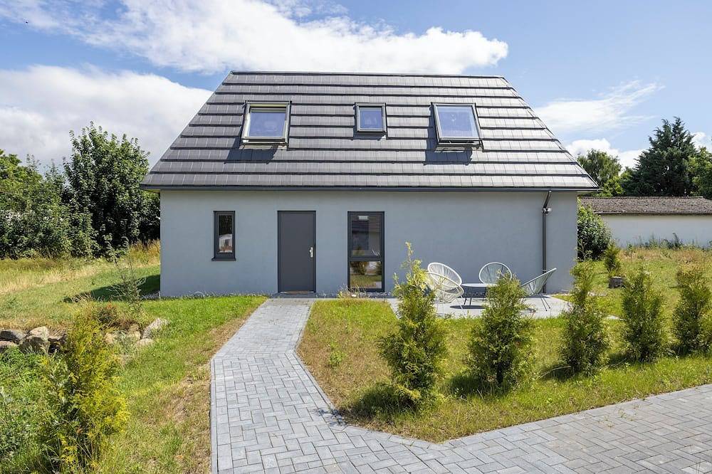 Strandnahes Ferienhaus mit Terrasse und Garten in Beckerwitz, Hohenkirchen