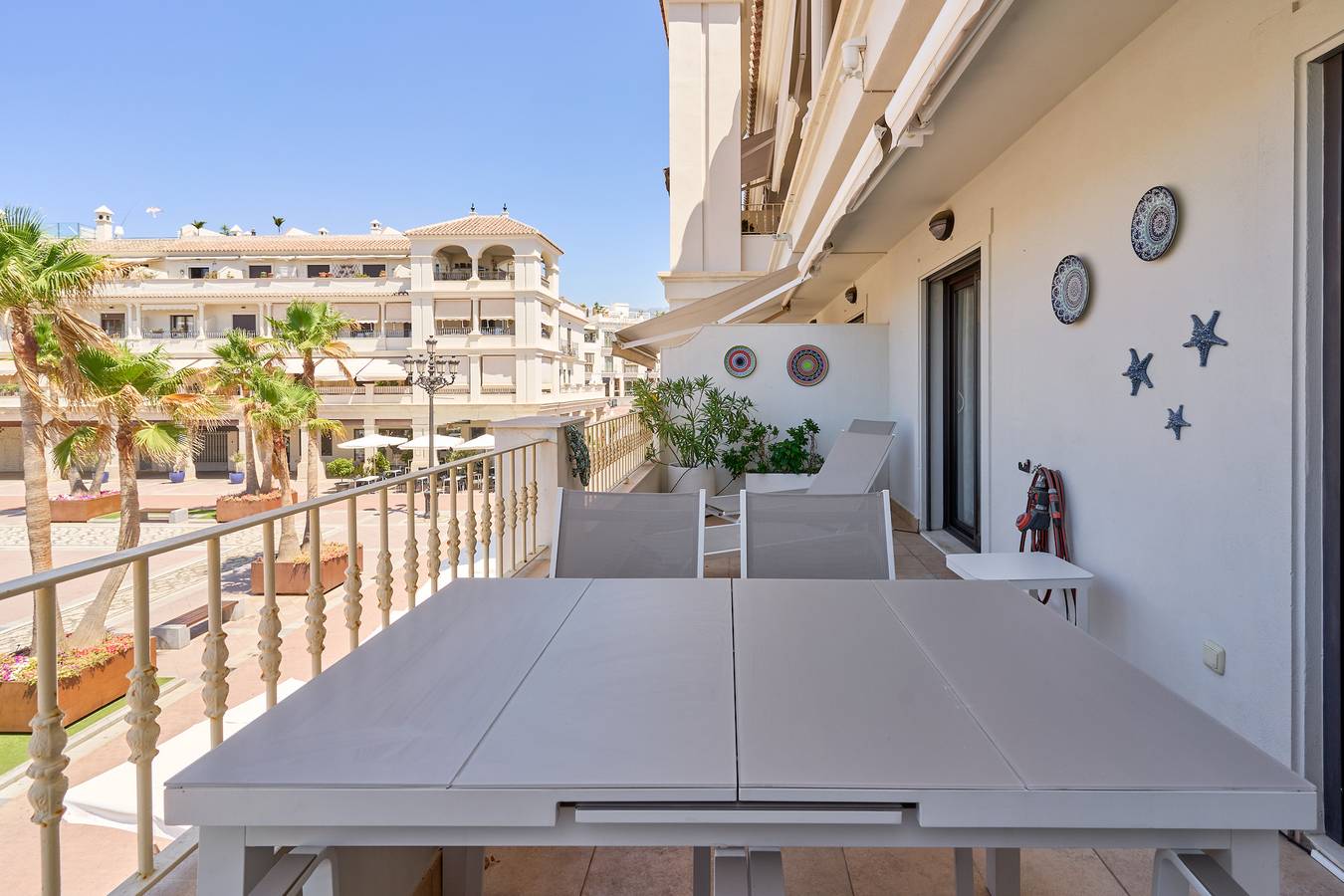 Entire apartment, Apartment 'Jeanna B' with Private Terrace, Wi-Fi and Air Conditioning in Nerja Centre, Nerja