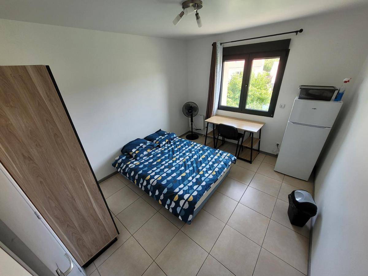 Résidence de la gare, chambre meublée in Longjumeau, Essonne
