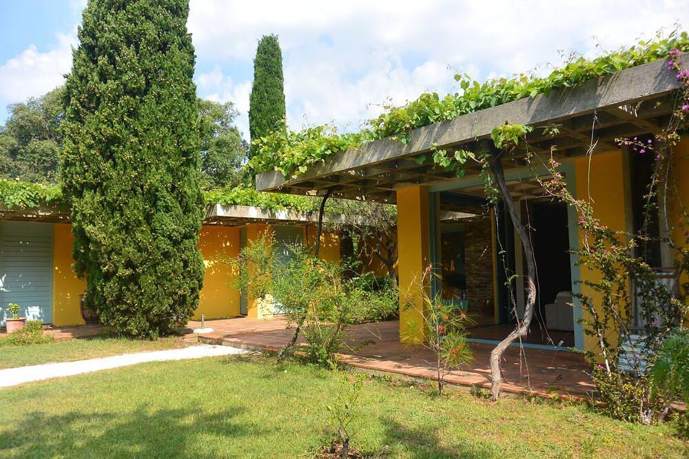 Vaste Maison D'architecte Avec Jardin Arboré in Hyeres, Porquerolles