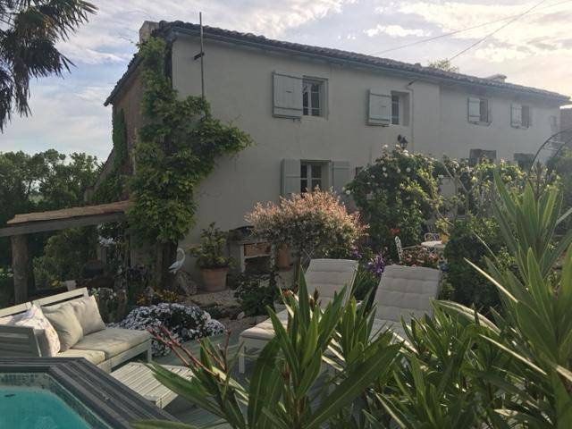 Chambre d’hôte pour 2 personnes, avec vue et jardin à Saint-Thomas-de-Conac