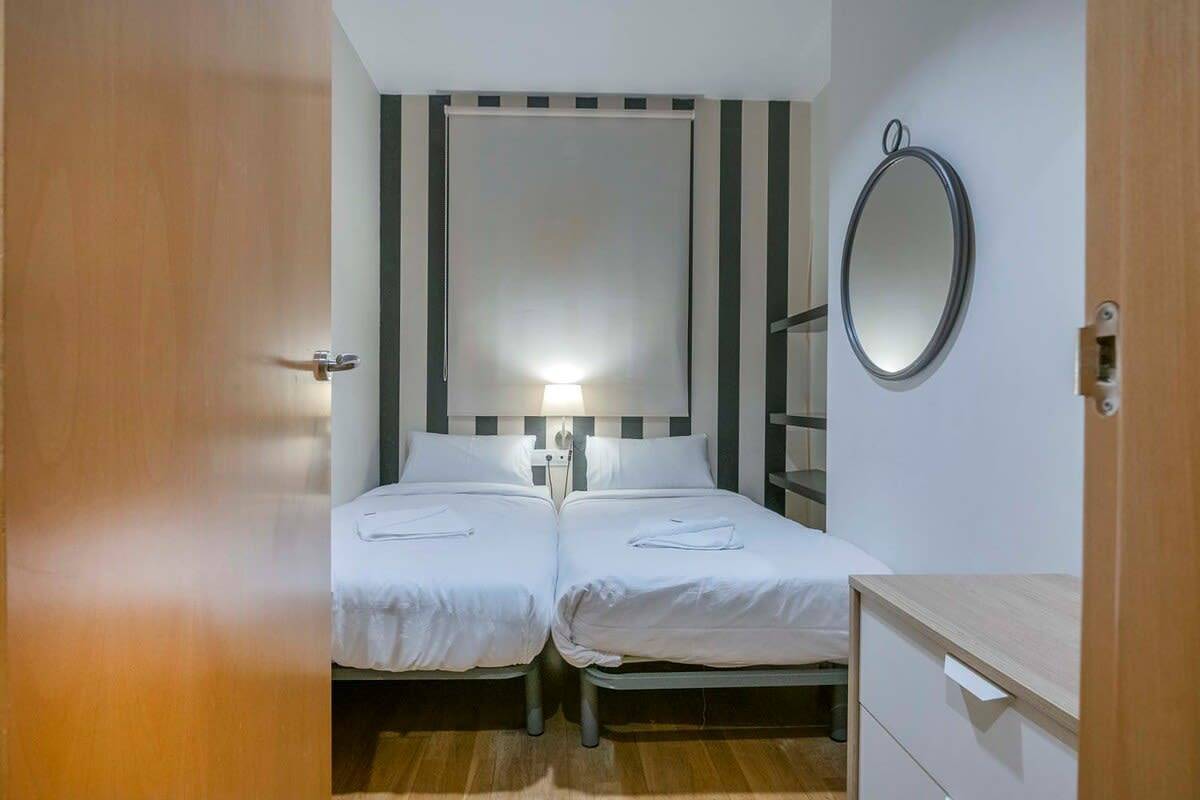 Ganze Wohnung, Ferienwohnung für 5 Personen mit Garten in Barcelona Zentrum, Barcelona