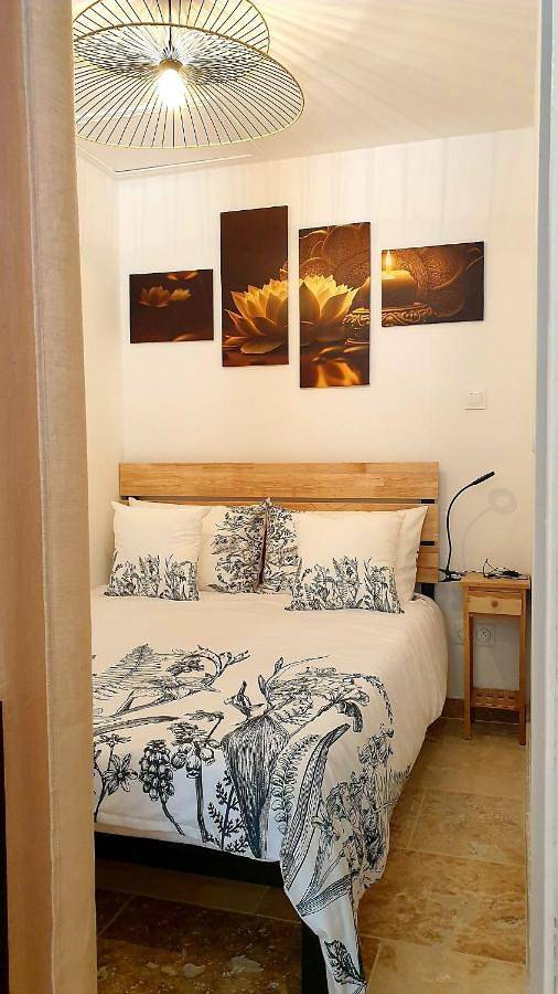 Les Gites Sur La Colline - 21 m2 studio with shared pool in Montignac-de-Lauzun, Région de Marmande