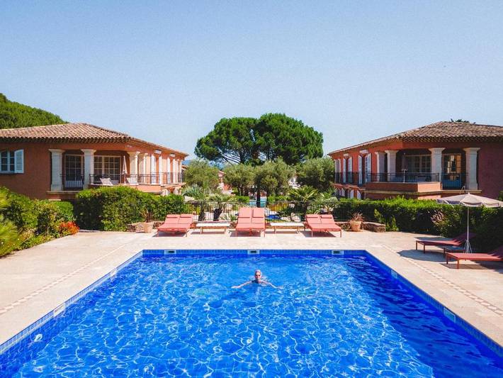 Hôtel pour 2 personnes, avec vue ainsi que jardin et piscine