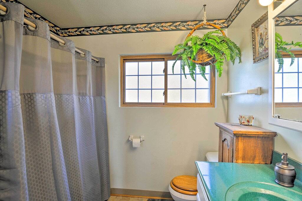 Neu! Riverfront Cabin in Alger w / Terrasse & Wifi! in Gladwin County