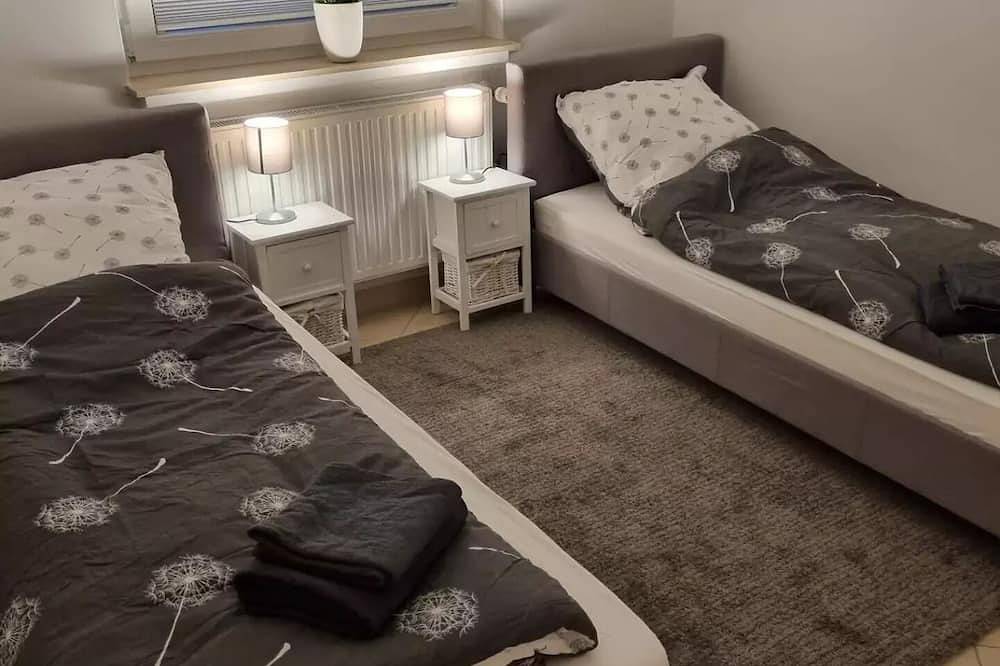 Ganze Wohnung, Ferienwohnung für Familien mit Spielzimmer und Terrasse, nähe Freizeitpark in Garrel, Oldenburger Münsterland