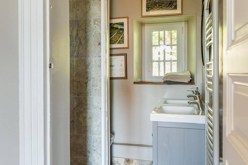 Ferienhaus-Hütte-Ensuite mit Dusche-Blick auf den Wald in Saint-Paterne-Racan, Tours und Umgebung