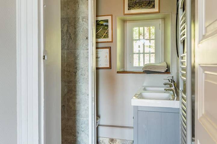 Ferienhaus-Hütte-Ensuite mit Dusche-Blick auf den Wald in Saint-Paterne-Racan, Tours und Umgebung