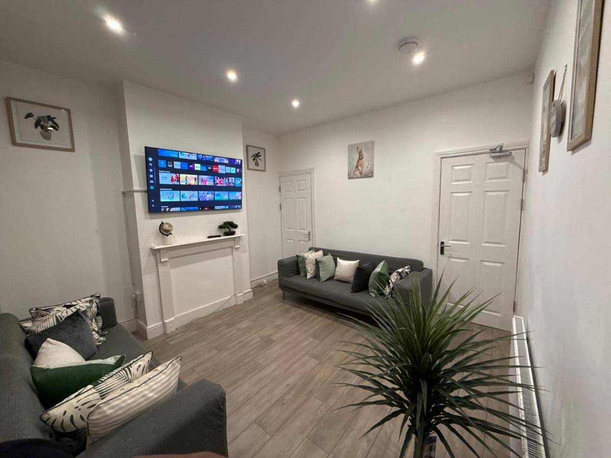 Double Rooms - Near City and Uni in Coventry, Birmingham Area