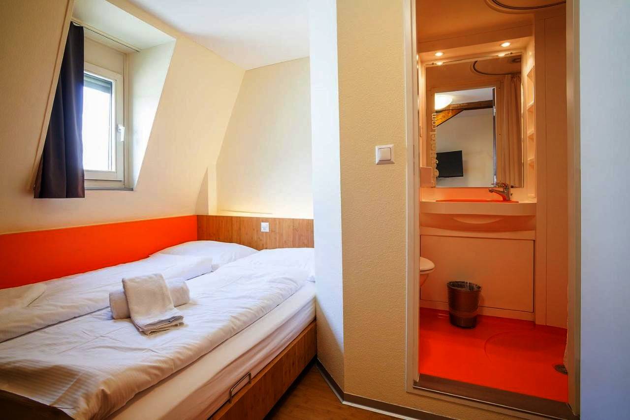 Easyhotel Basel - self service and self check-in in Basilea, Region Basel RDK