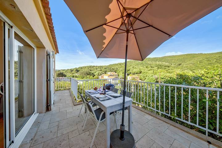 Gîte pour 4 personnes, avec terrasse et jardin à Sartène - 2