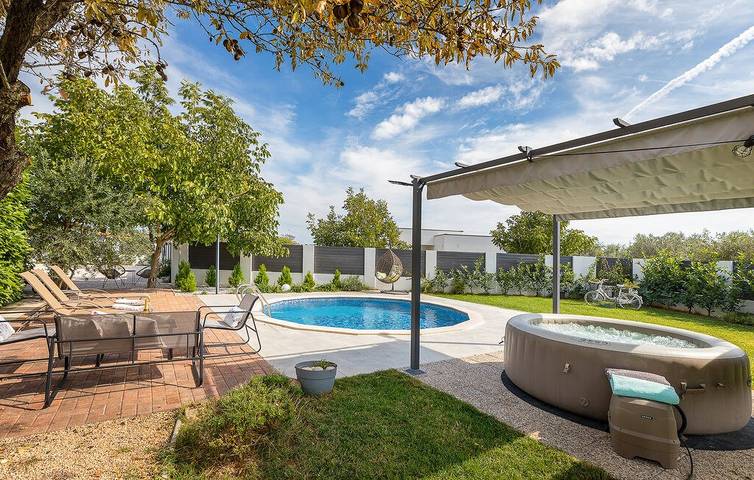 Villa für 2 Personen, mit Garten und Whirlpool sowie Terrasse in Kroatien - 2