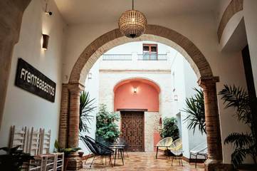 Chambre d’hôte pour 2 personnes, avec terrasse ainsi que jardin et piscine à Carmona