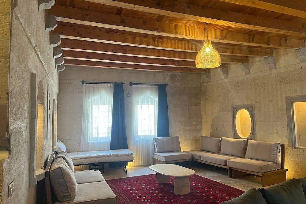 The Skyfall Jacuzzi Suite with Balloon View and Terrace 302 in Uçhisar, Nevşehir