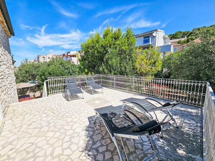 Ferienhaus für 8 Personen, mit Terrasse und Garten in Tisno - 2