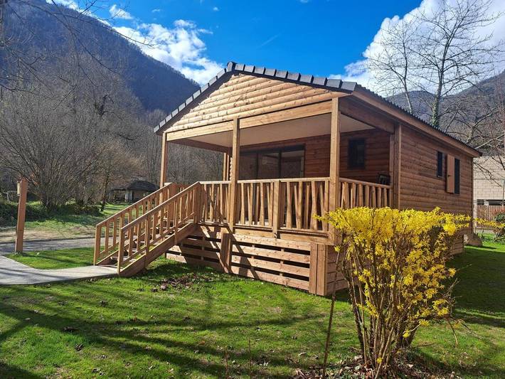Parc de vacances pour 6 personnes, avec Terrasse ainsi que Jardin et Vue dans les Pyrénées