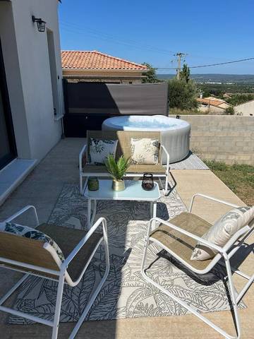 Gîte pour 6 personnes, avec jacuzzi et jardin à Sernhac
