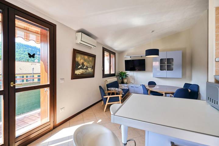 Apartamento entero, ApartmentsGarda - Three Room Apartment - Casa Eline in Garda, Montañas Garda