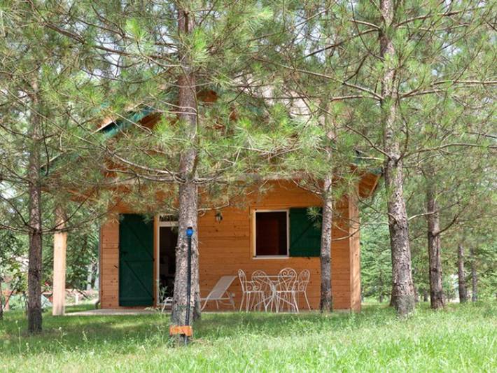 Gîte pour 4 personnes, avec piscine et terrasse à Dienné