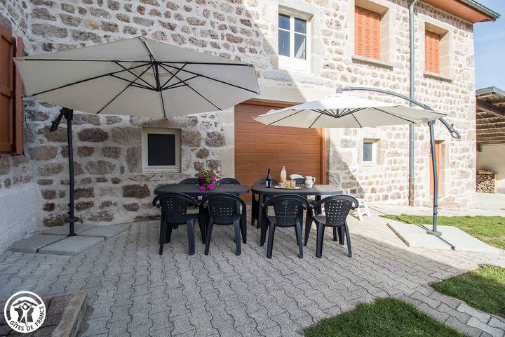 Gîte pour 8 personnes, avec jardin, animaux acceptés à Saint-Romain (Puy-de-Dôme) - 2