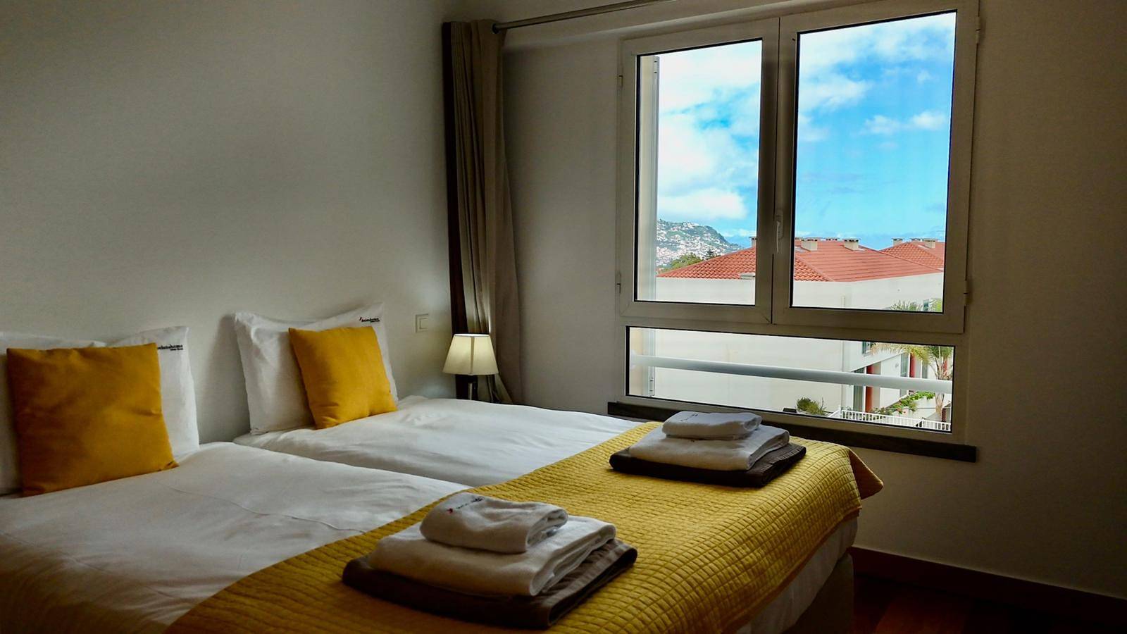 Entire apartment, Flh Funchal Modern Apartment with Pool in Santo António (Madeira), Madeira