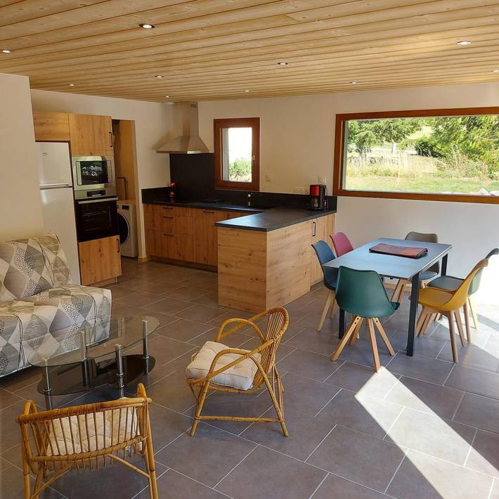 Gîte pour 6 personnes, avec jardin à Rochesson - 4