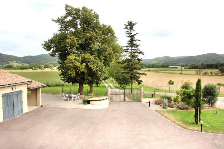 Location de vacances pour 8 personnes, avec vue et jardin à Tourtrol - 4